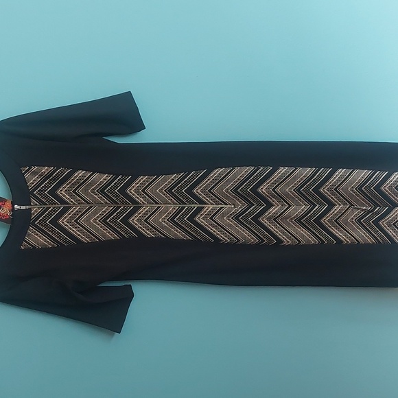 Beautiful form fitting dress. - Picture 3 of 3